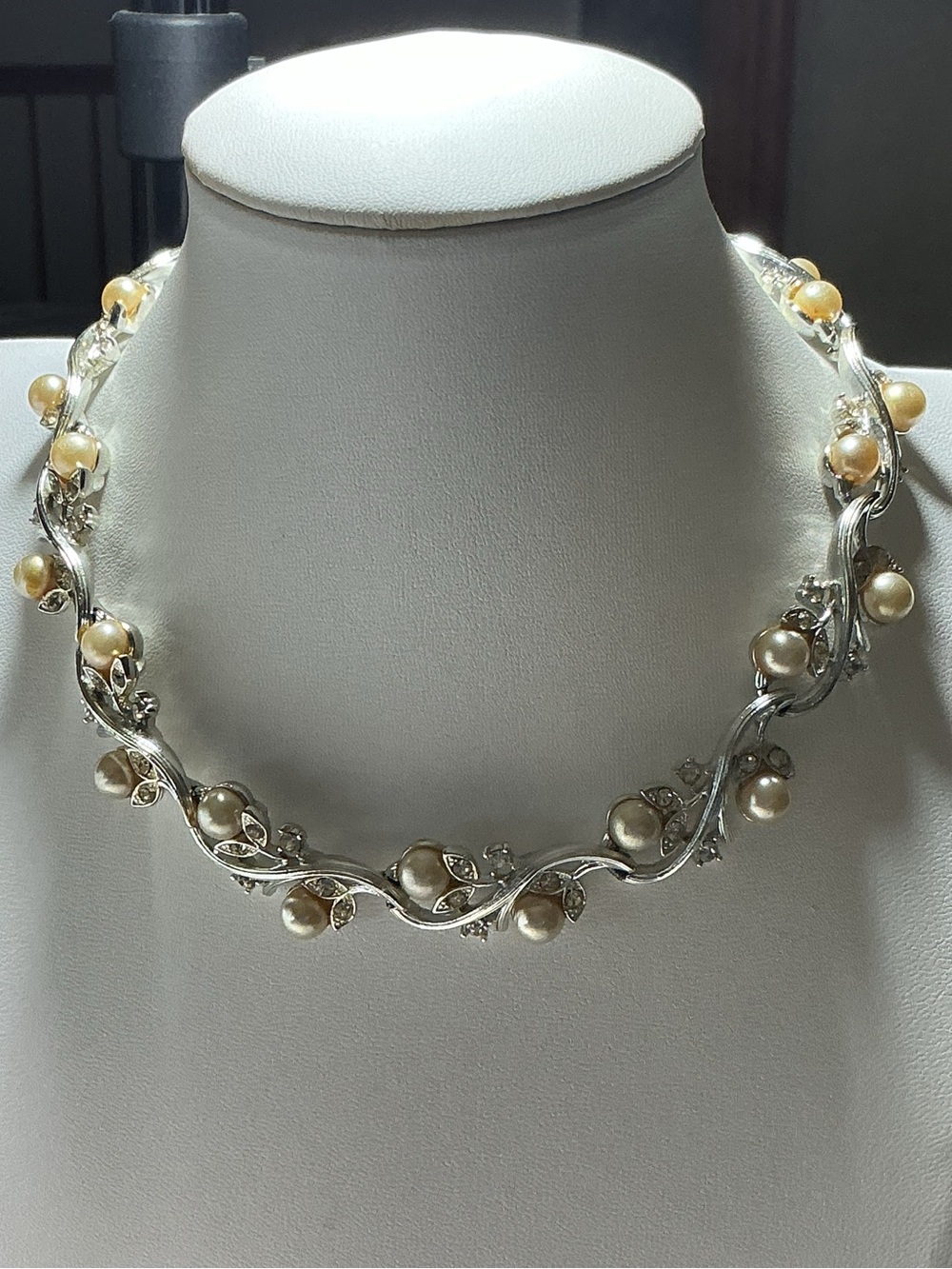 VTG Lisner MCM Choker Necklace Silver Tone Faux Pearl Rhinestones